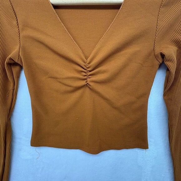 Wild Fable Women's Size XS Mustard Brown Long Sleeve Cropped Shirt Textured - Picture 3 of 7